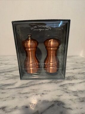 New in box 35 Copper-tone Olde
Thompson "Colombia" Salt Shaker & Pepper Mill